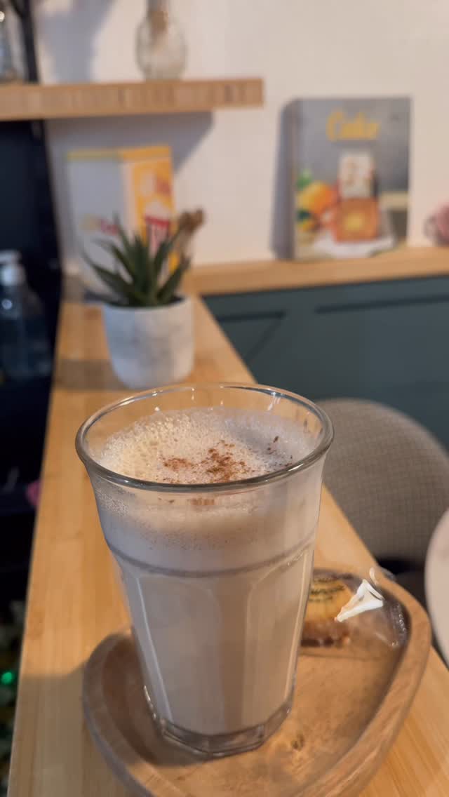 Café au lait servi chez AM♡UR CAFE ANTIBES